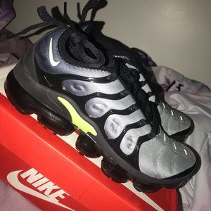 Vapormax Plus “Black Volt”
